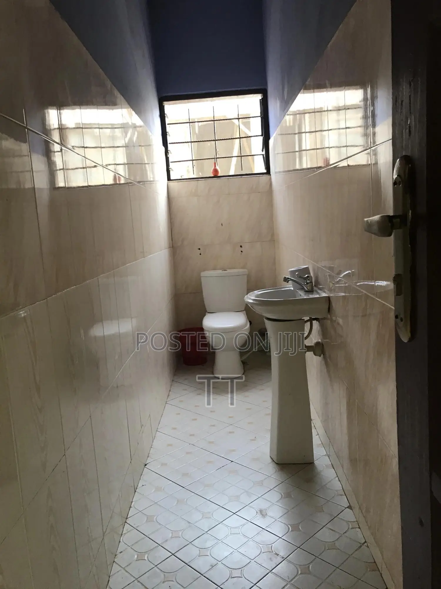 3bdrm House in Afienya Mataheko, Tema Metropolitan for rent