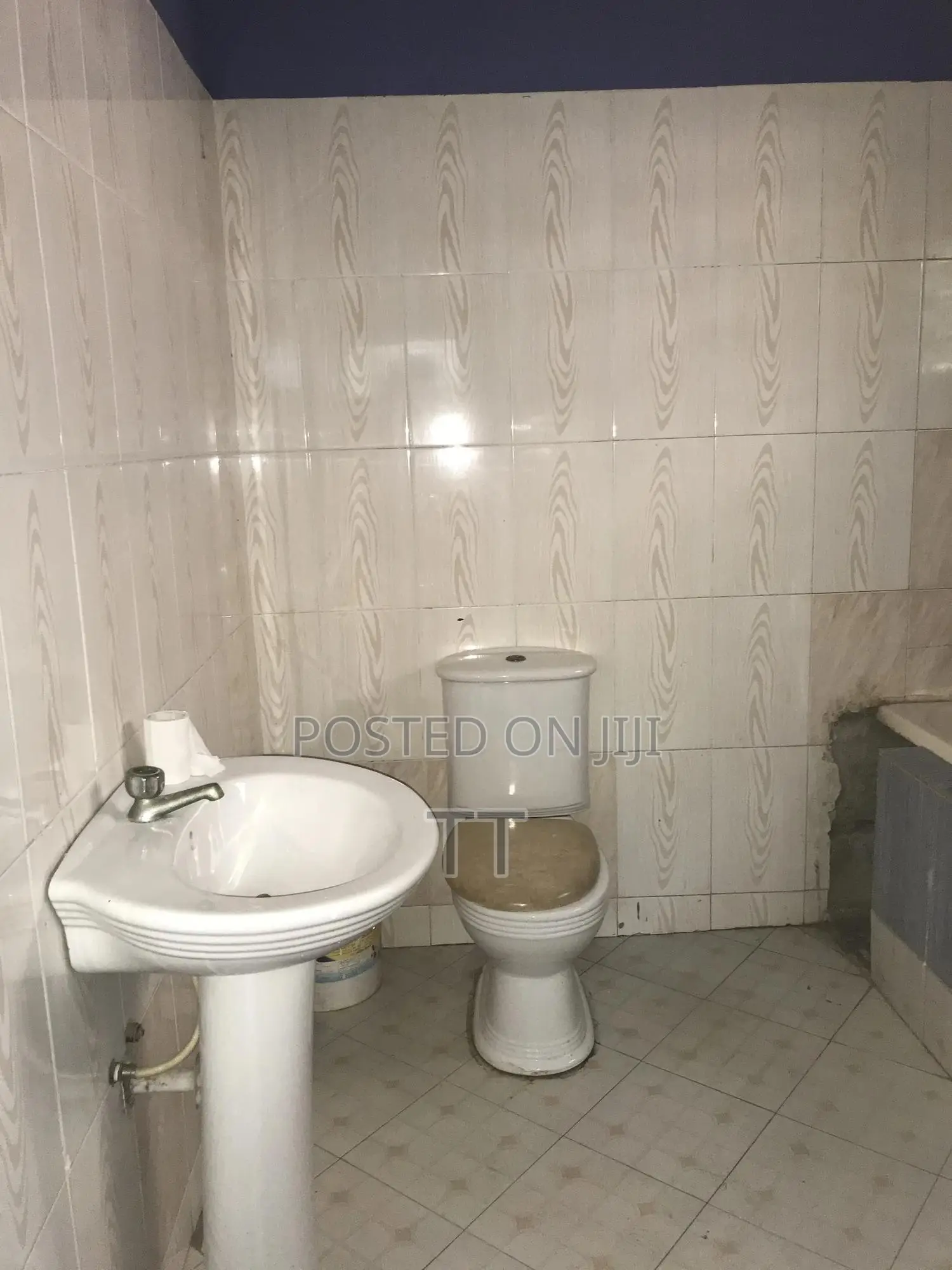 3bdrm House in Afienya Mataheko, Tema Metropolitan for rent