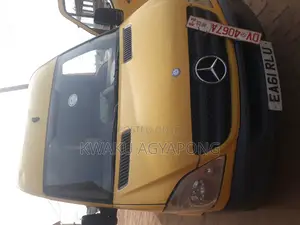 Mercedes-Benz Sprinter 2012 Yellow