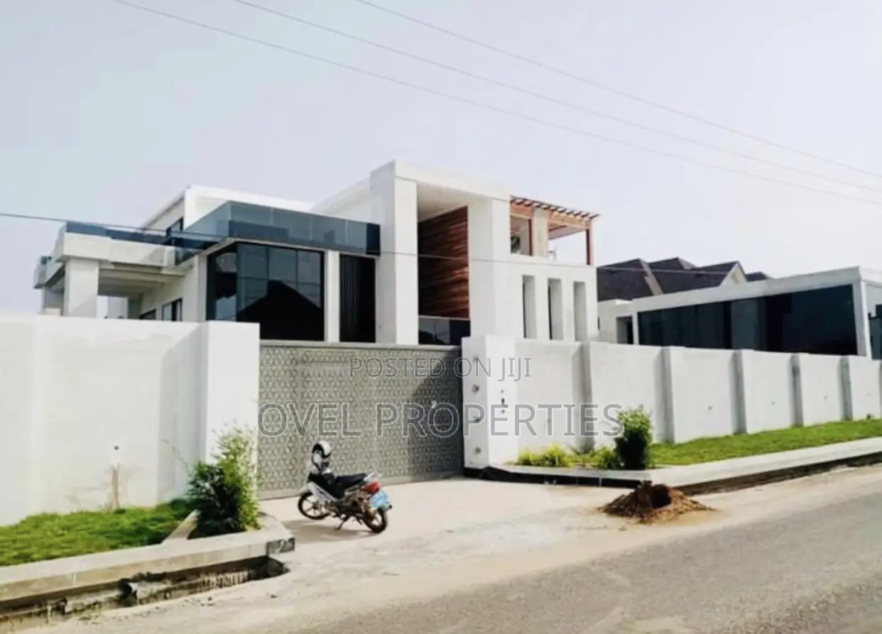 7bdrm Mansion in Trassaco, East Legon for sale
