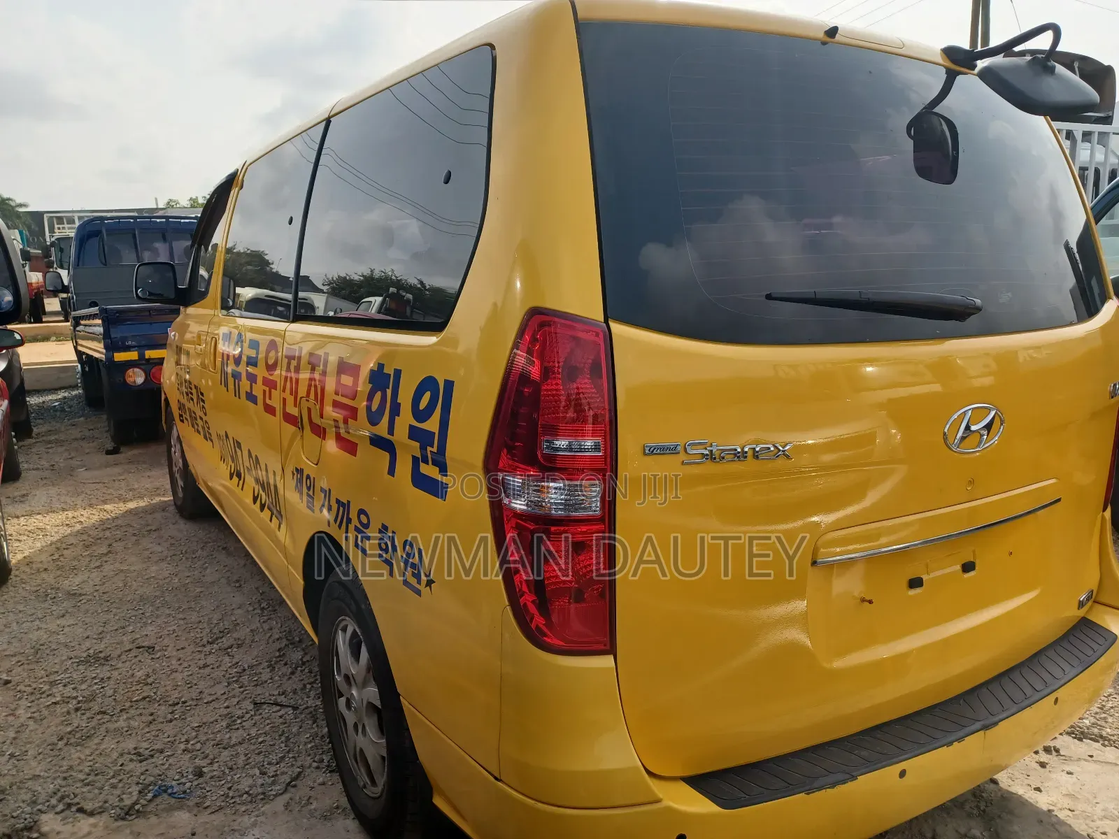 Hyundai Starex 2012 Yellow
