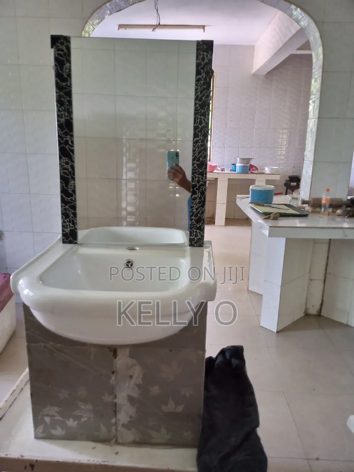 Wash Hand Basins With Mirror