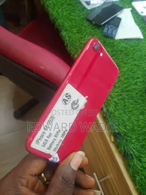 Apple iPhone SE (2020) 64 GB Red