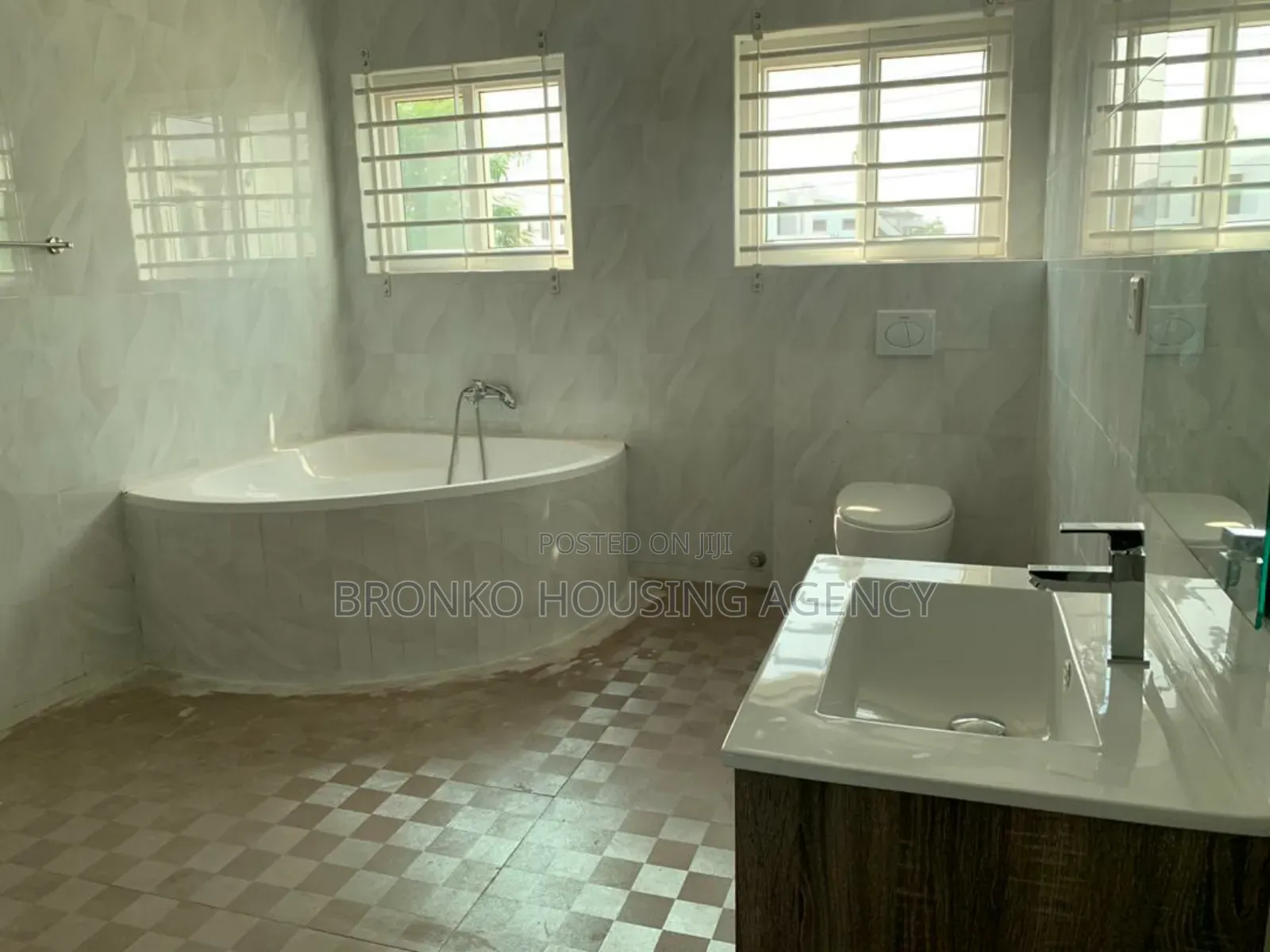 4bdrm House in Bronko Housing, Burma Camp for rent