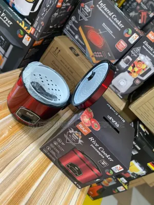 900W Neatly Sealed Rice Cooker