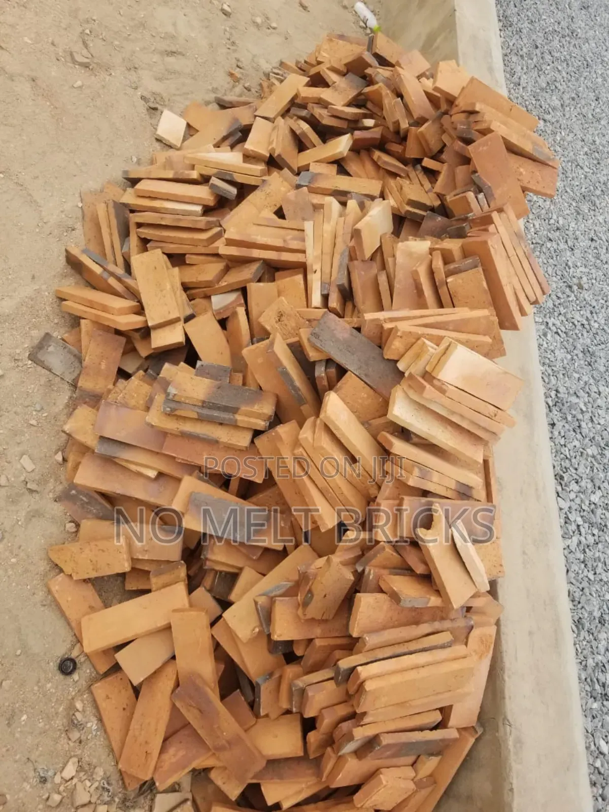 Smooth Surface Clay Burnt Bricks Tiles Work