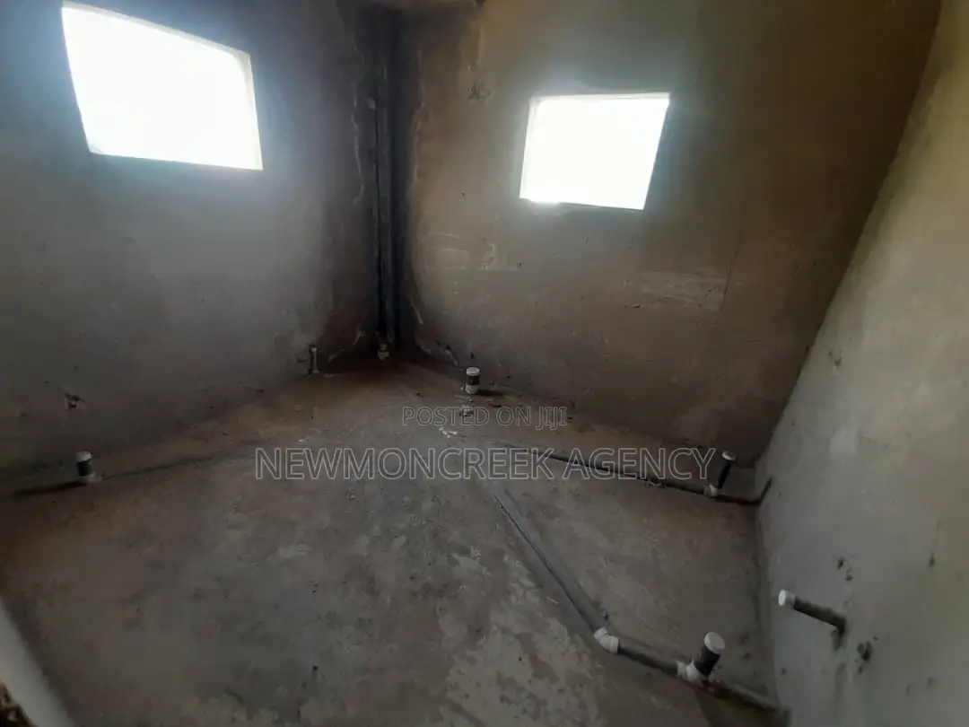 5bdrm Duplex in Adjirigannor, Accra Metropolitan for sale