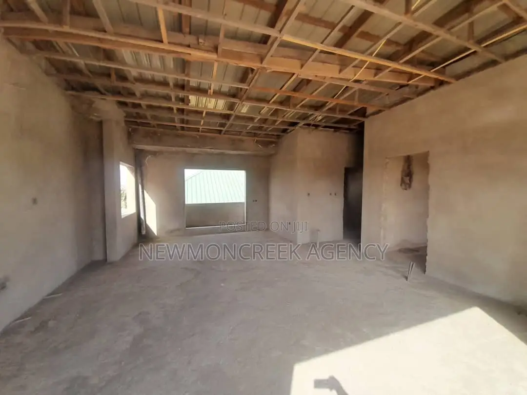 5bdrm Duplex in Adjirigannor, Accra Metropolitan for sale