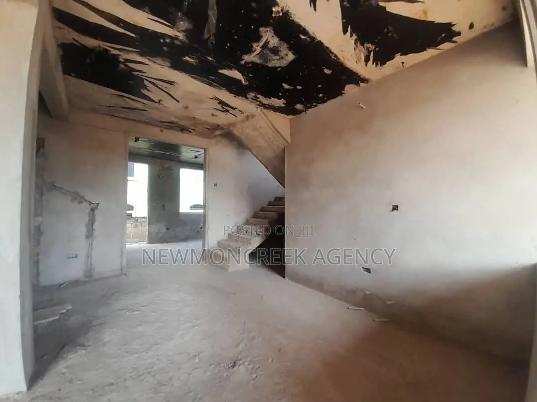 5bdrm Duplex in Adjirigannor, Accra Metropolitan for sale