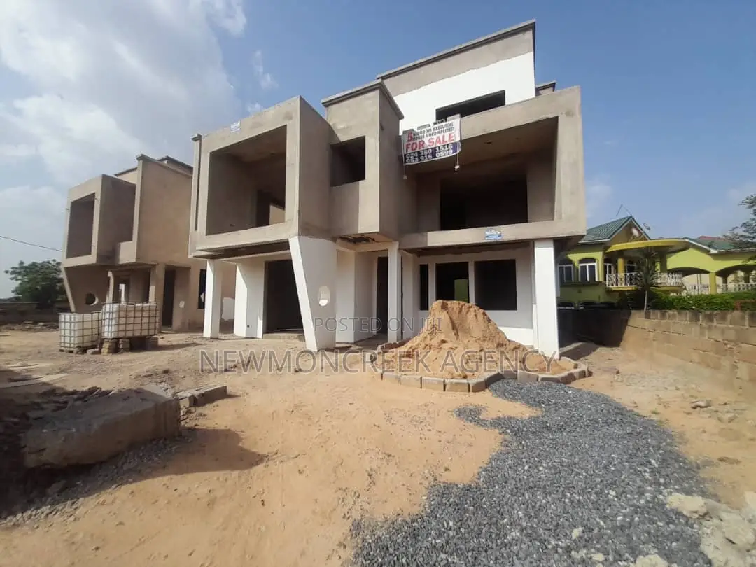 5bdrm Duplex in Adjirigannor, Accra Metropolitan for sale