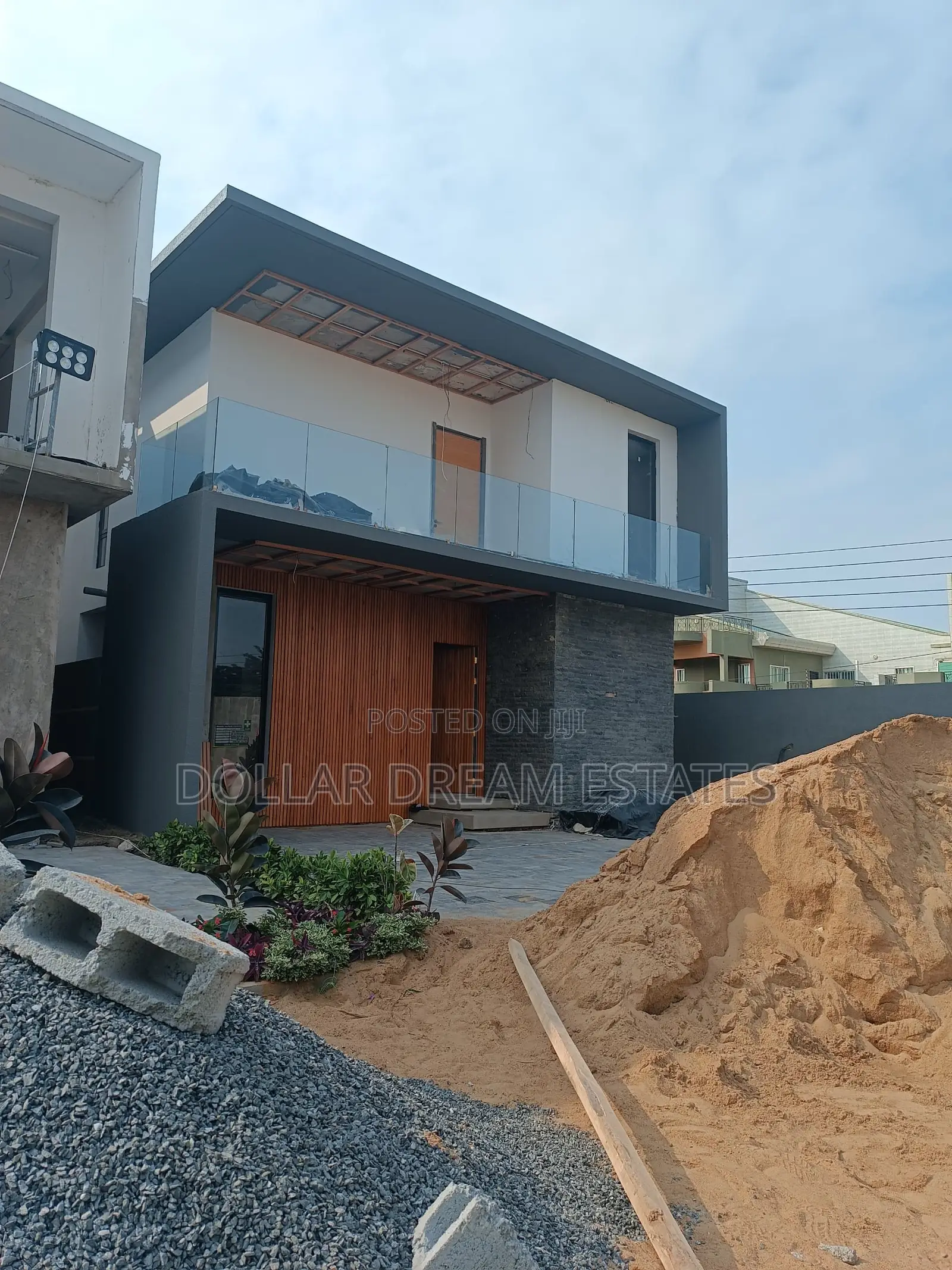 4bdrm Townhouse / Terrace in East Legon for rent