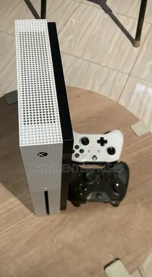 Xbox One S With 2 Wireless Controllers, 6 Offline Games Uk