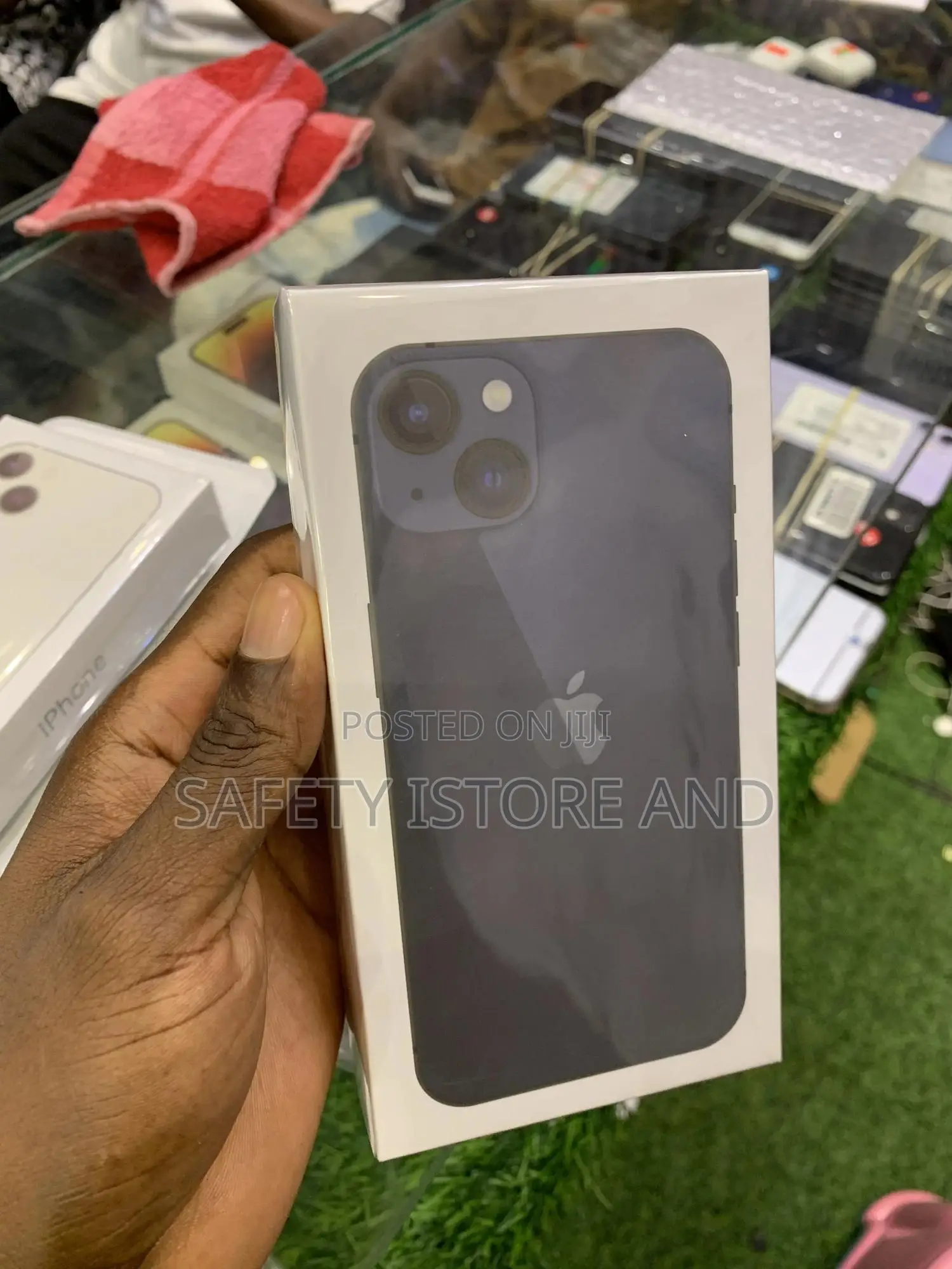 New Apple iPhone 13 128 GB Black