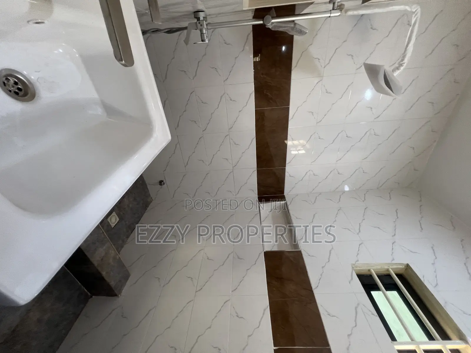 3bdrm House in Lakeside Estate, Ashaley Botwe for sale