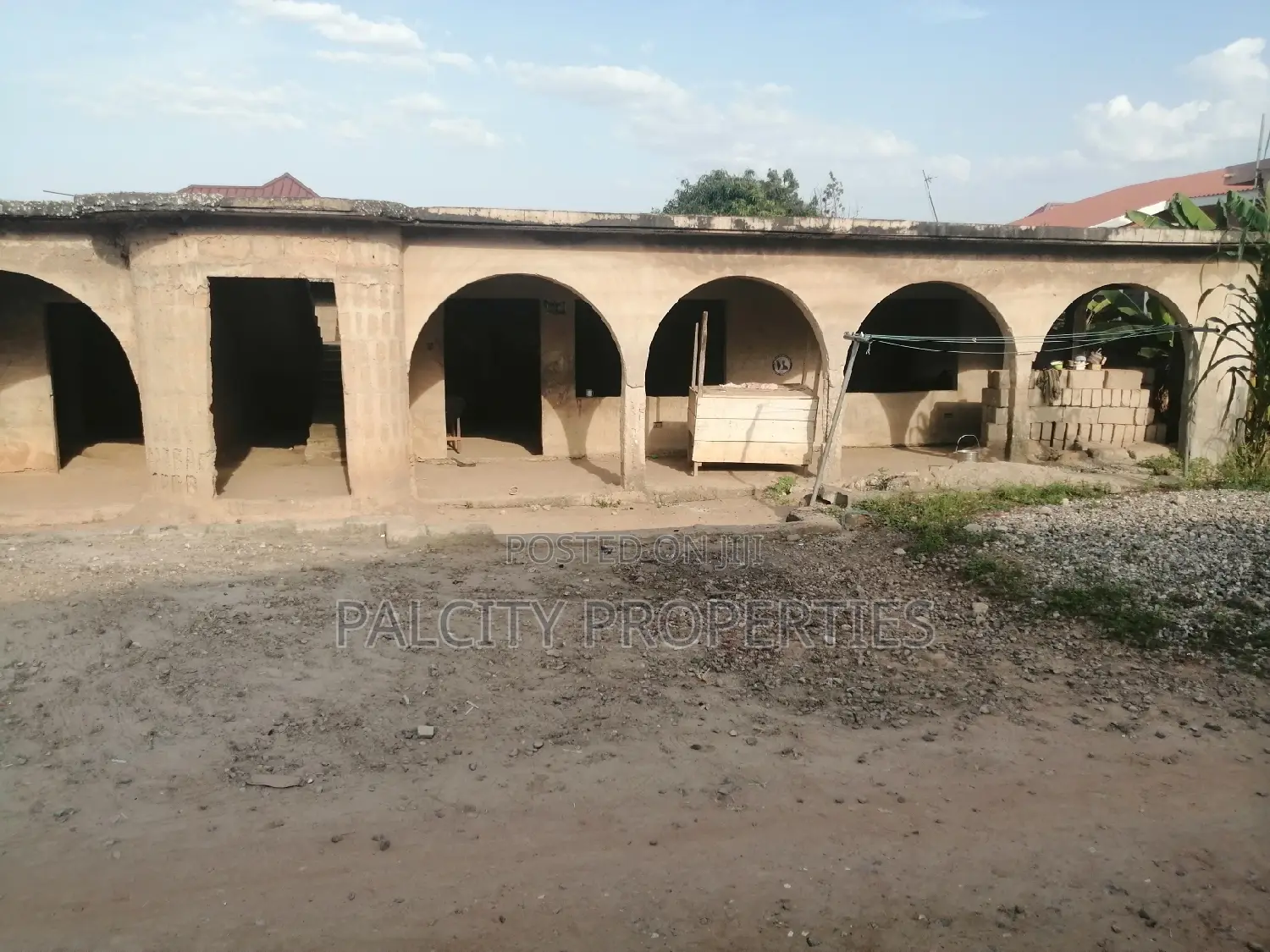 16bdrm House in Kotei Deduako, Kumasi Metropolitan for sale