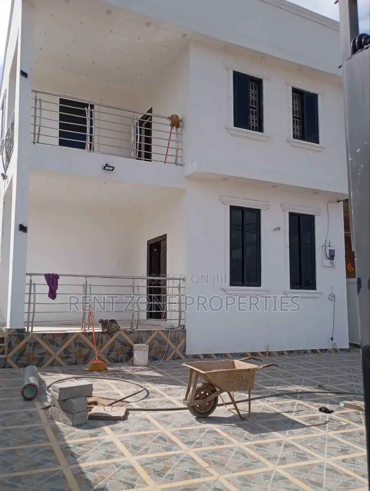 3bdrm Duplex in Ofankor for sale