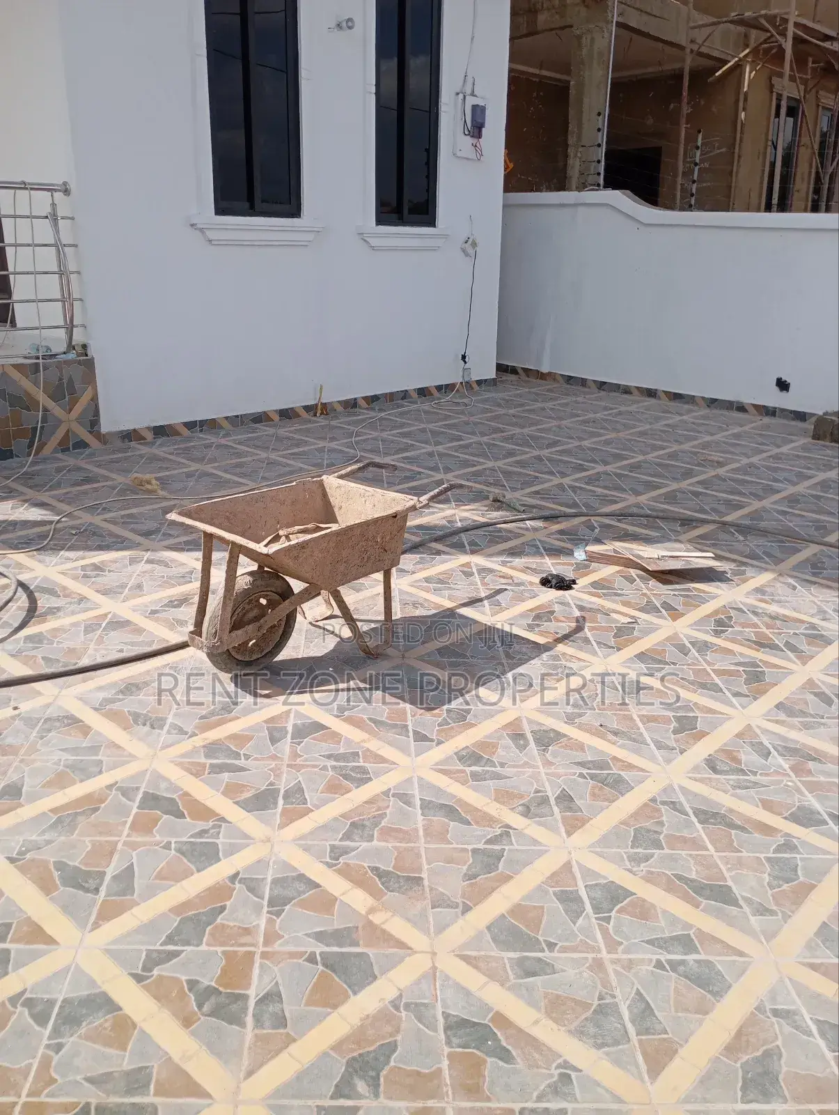 3bdrm Duplex in Ofankor for sale