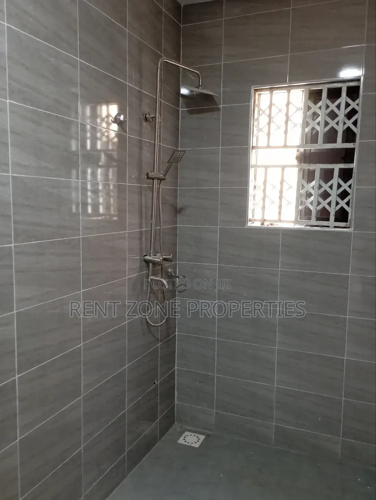 3bdrm Duplex in Ofankor for sale