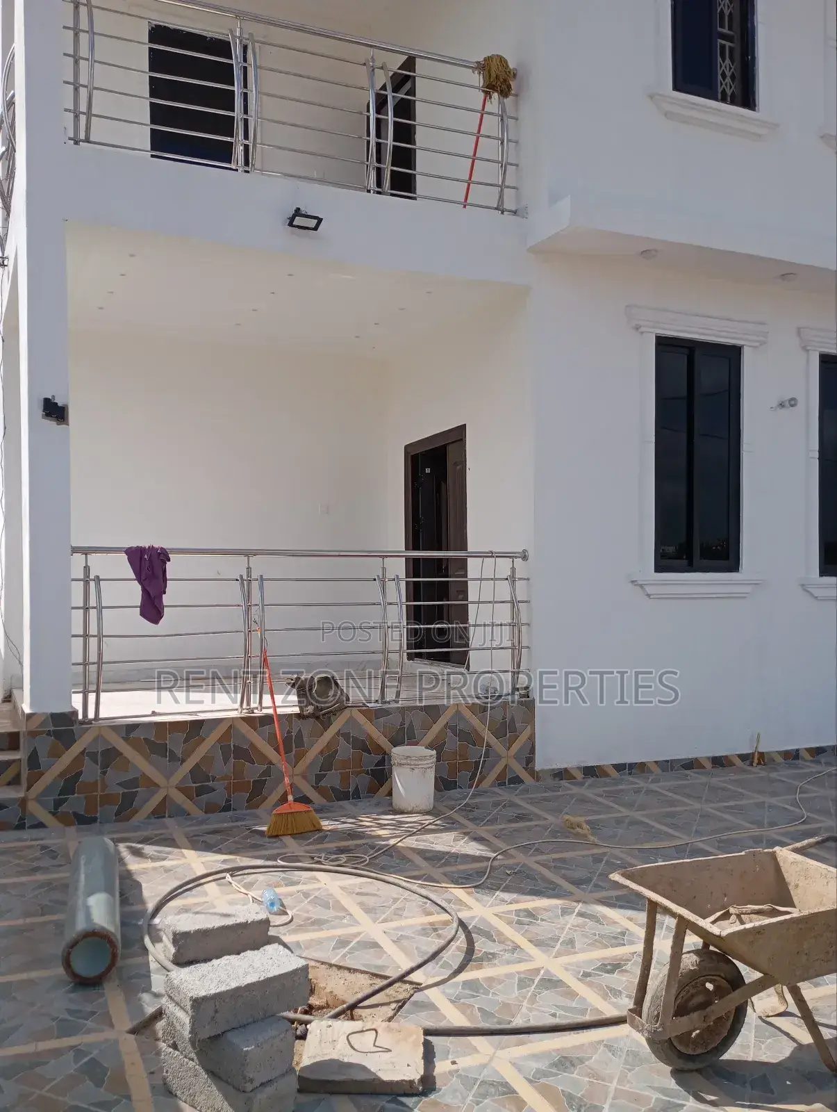 3bdrm Duplex in Ofankor for sale