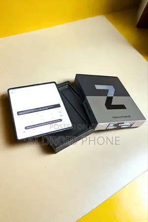 New Samsung Galaxy Z Fold 3 256 GB Gold
