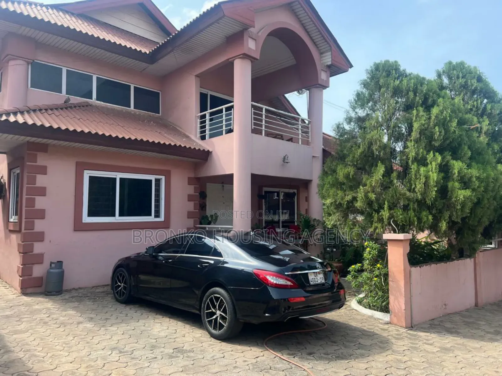 4bdrm Townhouse / Terrace in Bronko Housing, East Legon for rent