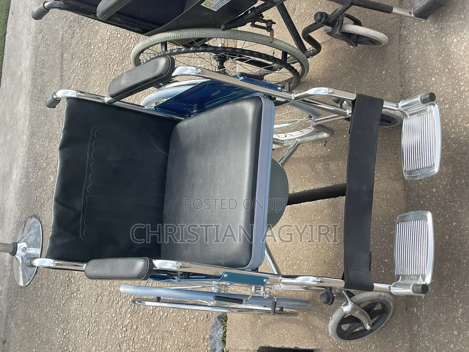 Commode Wheelchair / Foldable