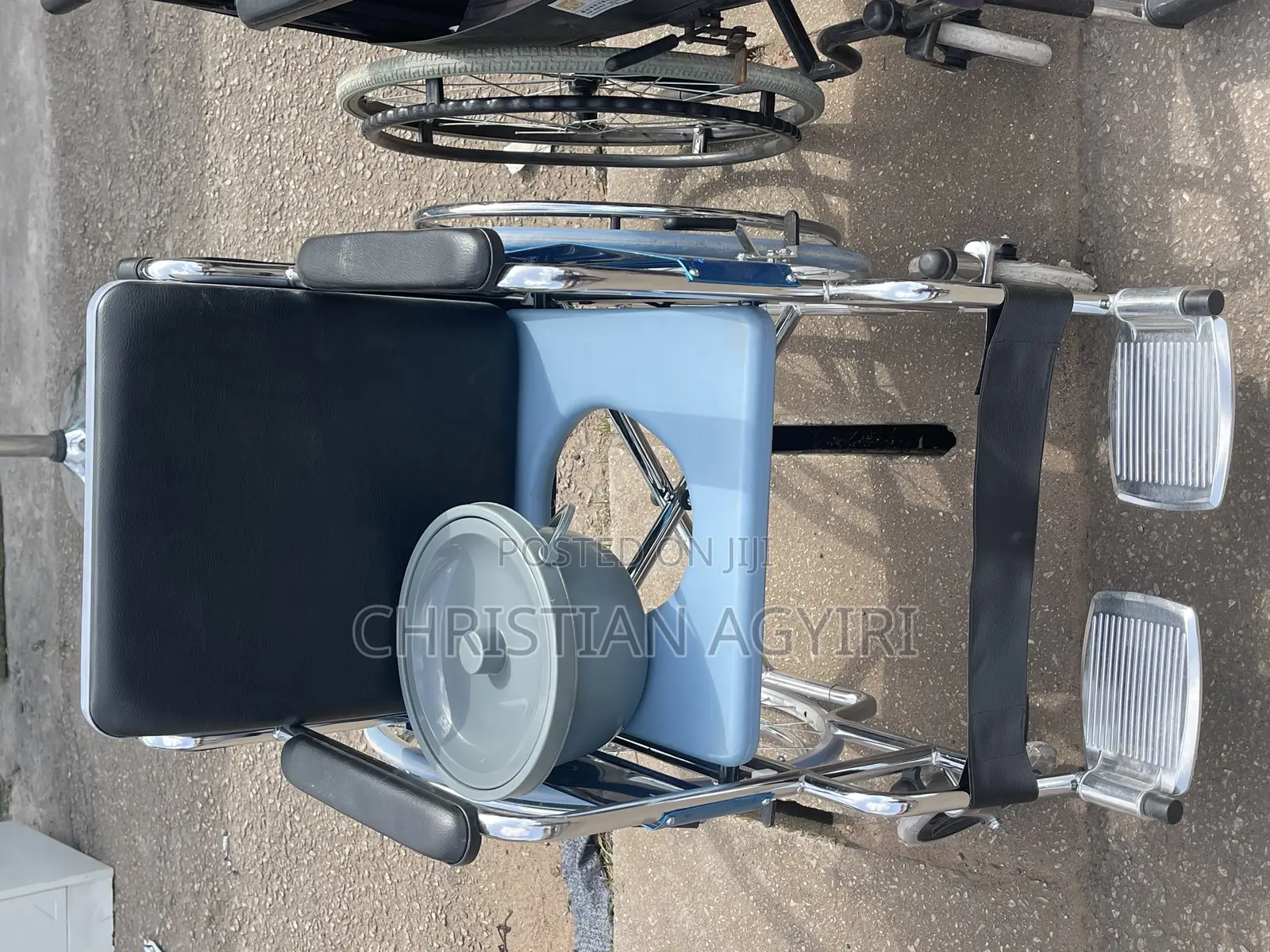 Commode Wheelchair / Foldable