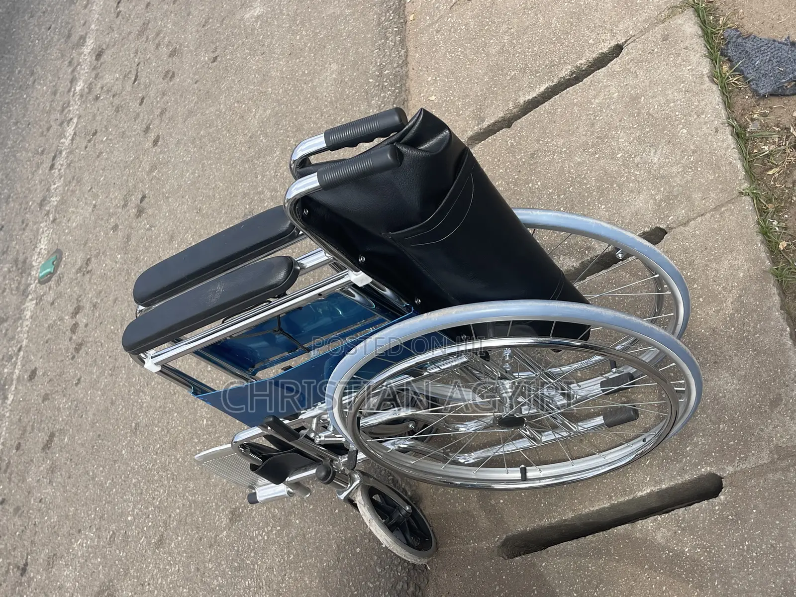 Commode Wheelchair / Foldable