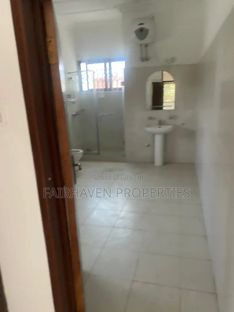 3bdrm House in Cantonment/Labone, Cantonments for rent