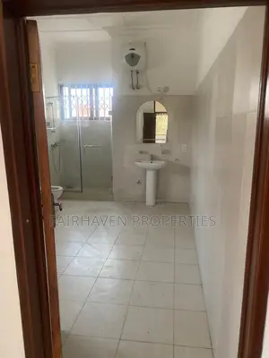 3bdrm House in Cantonment/Labone, Cantonments for rent
