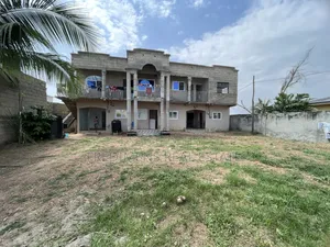 6bdrm House in Fredimens Real, Awutu Senya East Municipal for sale