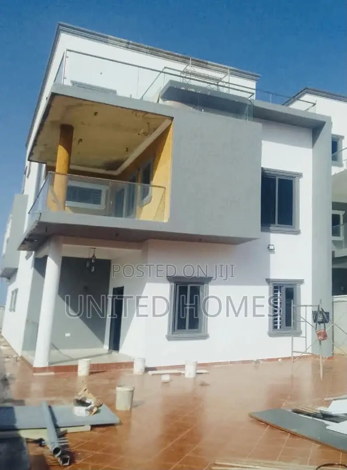 5bdrm House in Achimota for sale