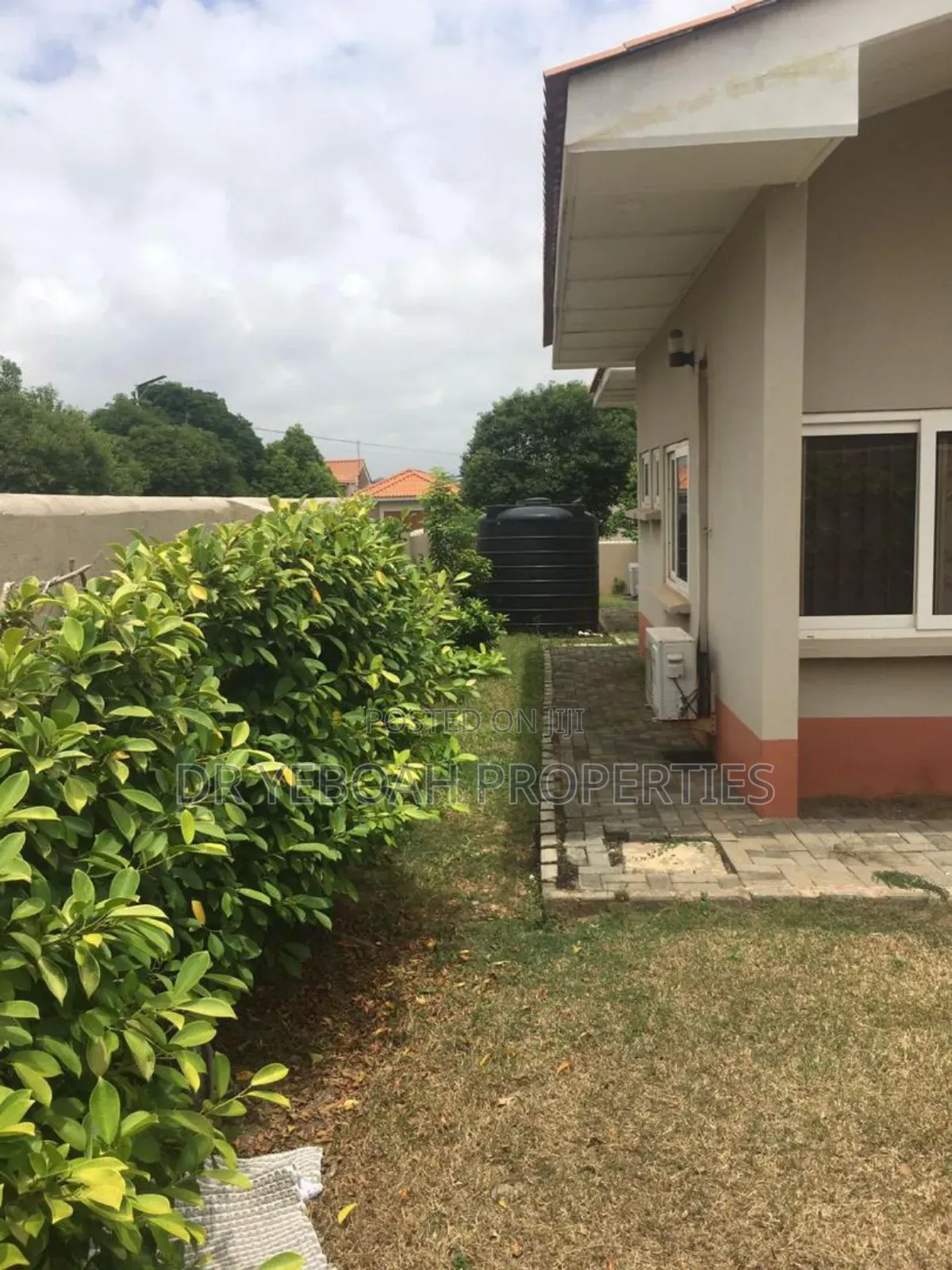 3bdrm House in Spintex Regimanuel:- for sale