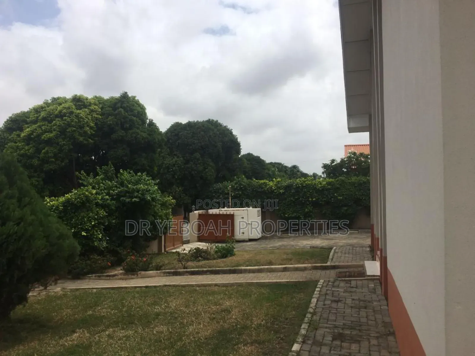 3bdrm House in Spintex Regimanuel:- for sale