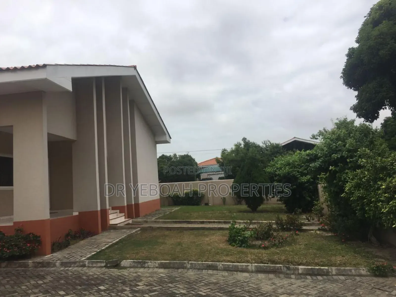 3bdrm House in Spintex Regimanuel:- for sale