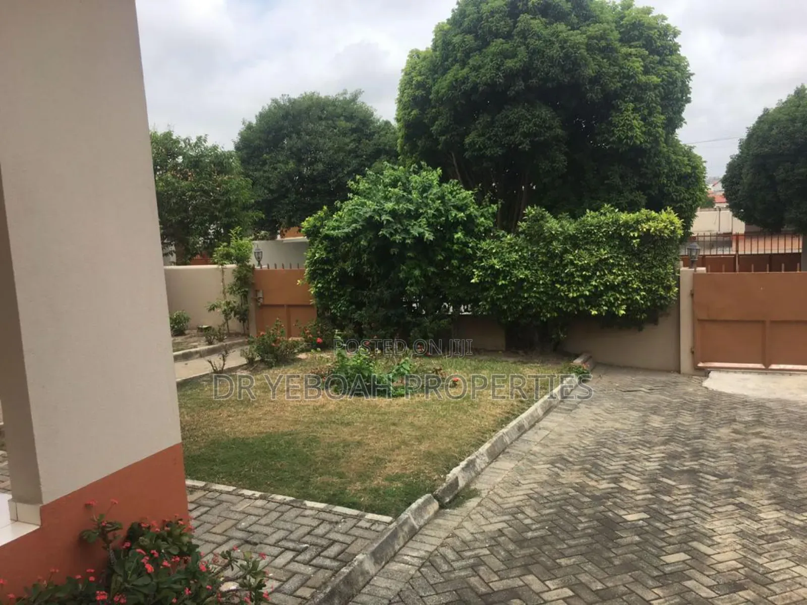 3bdrm House in Spintex Regimanuel:- for sale