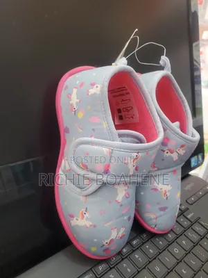 Girls Sneaker Size 29