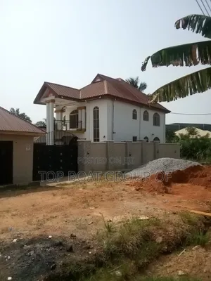 8bdrm House in Abuakwa Top Boat, Kumasi Metropolitan for sale