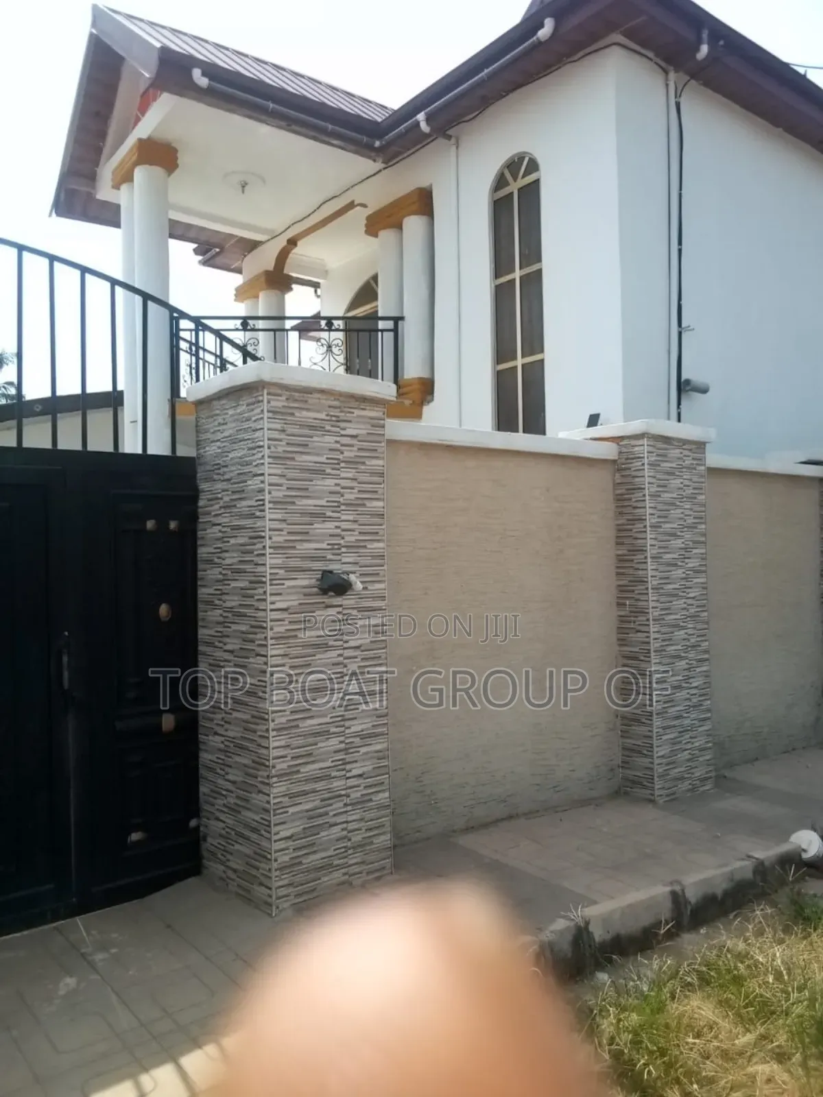 8bdrm House in Abuakwa Top Boat, Kumasi Metropolitan for sale