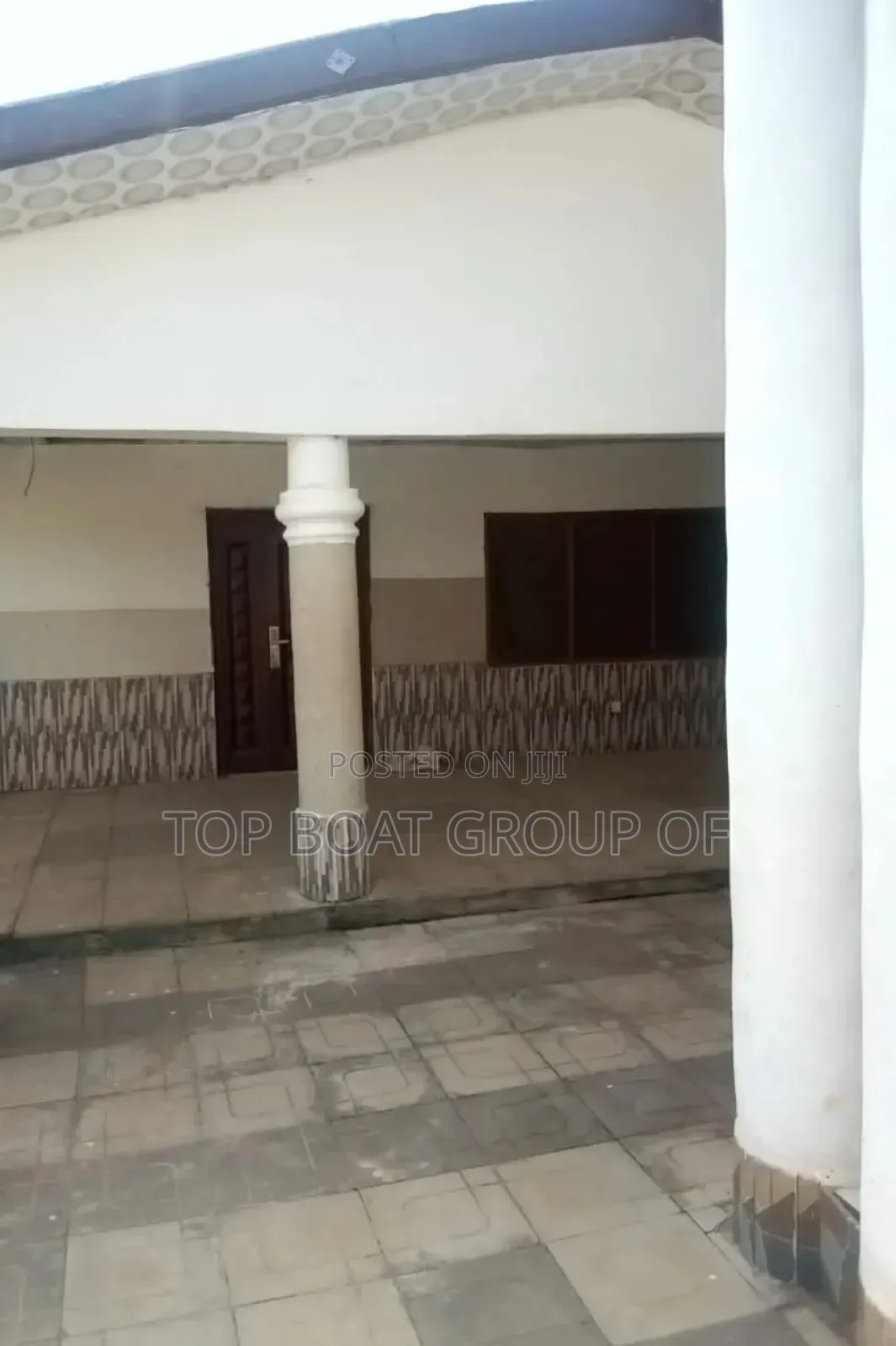 8bdrm House in Abuakwa Top Boat, Kumasi Metropolitan for sale