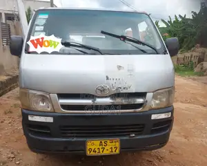 Toyota HiAce 2017 Silver