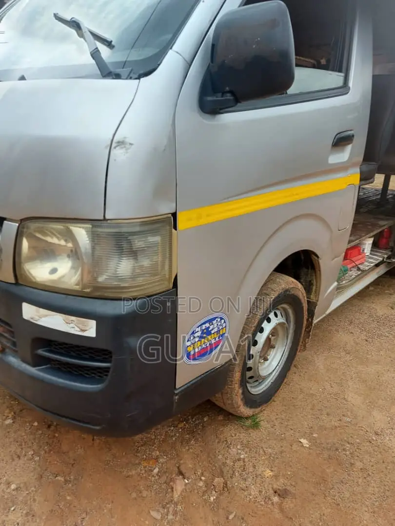 Toyota HiAce 2017 Silver