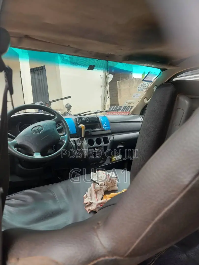 Toyota HiAce 2017 Silver