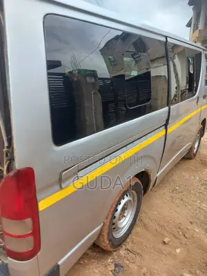Toyota HiAce 2017 Silver