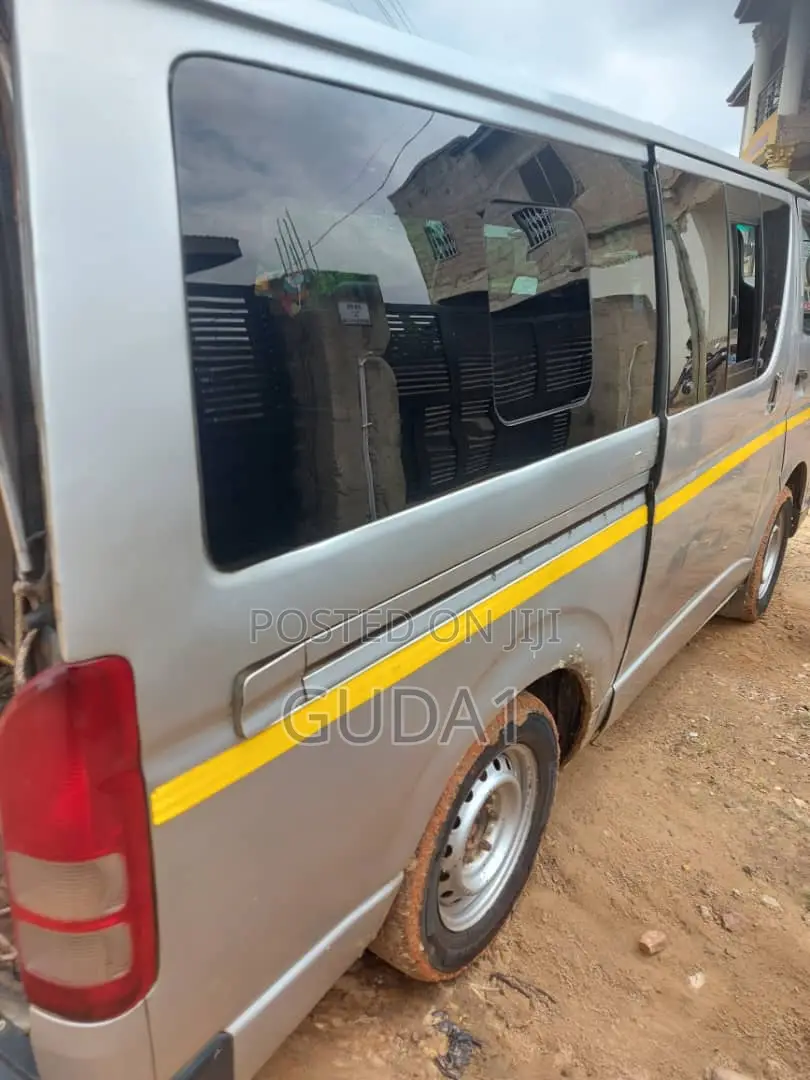 Toyota HiAce 2017 Silver