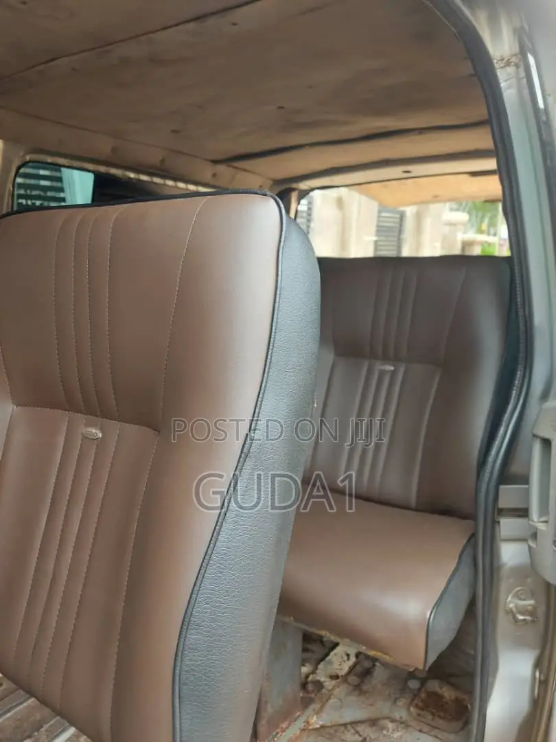 Toyota HiAce 2017 Silver