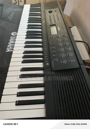 Yamaha PSR E273