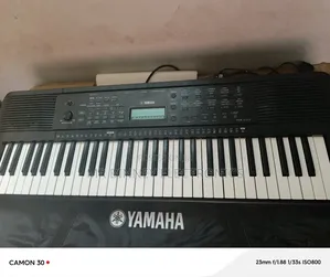 Yamaha PSR E273