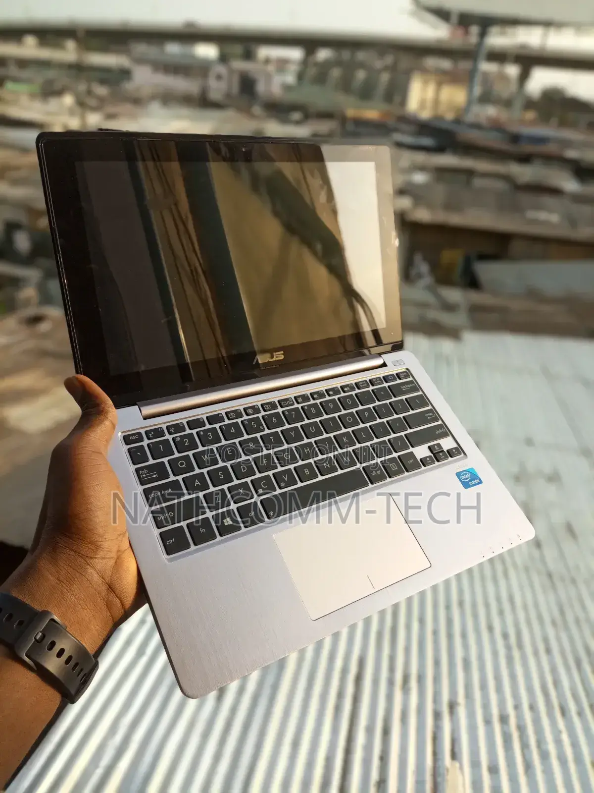 Laptop Asus F202E 2GB Intel SSD 320GB