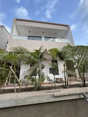5bdrm House in Adjiriganor for sale